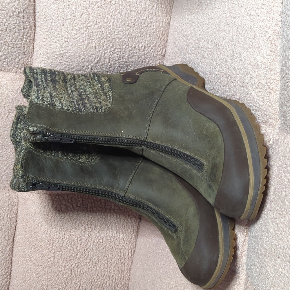 Nearly new Merrell boots